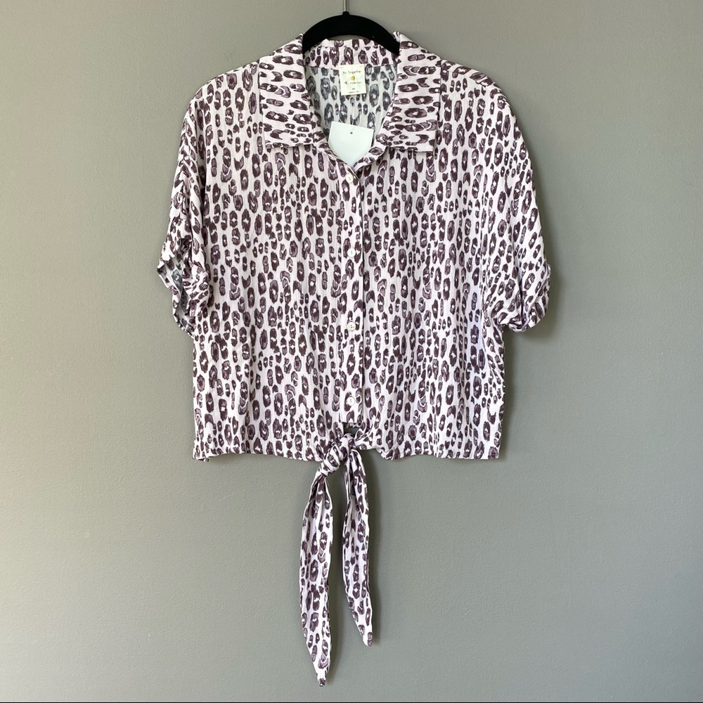 🆕 NWT By Together Animal Print Tie-Waist Blouse